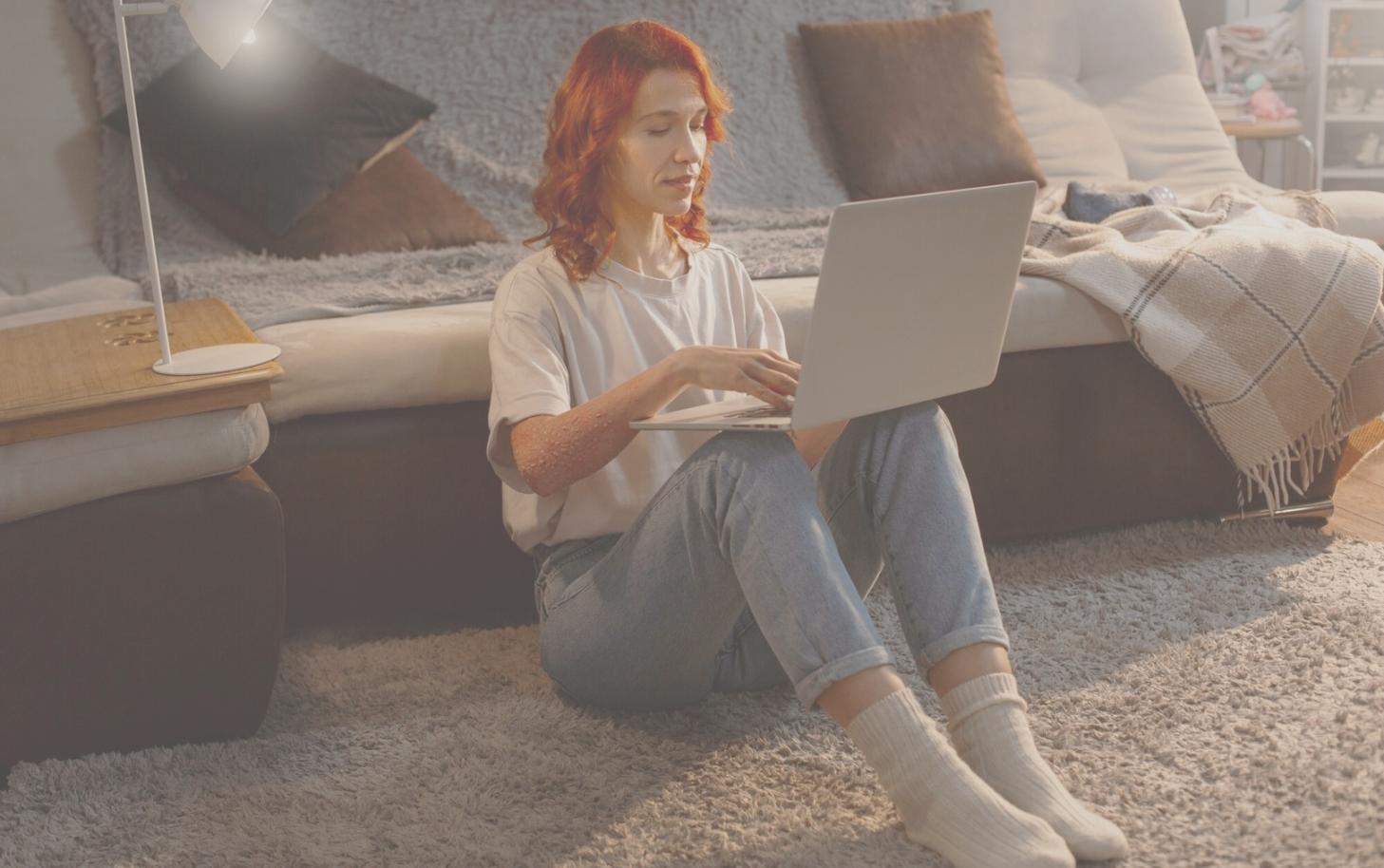 Profesionales de análisis financiero trabajando en estrategias de inversión