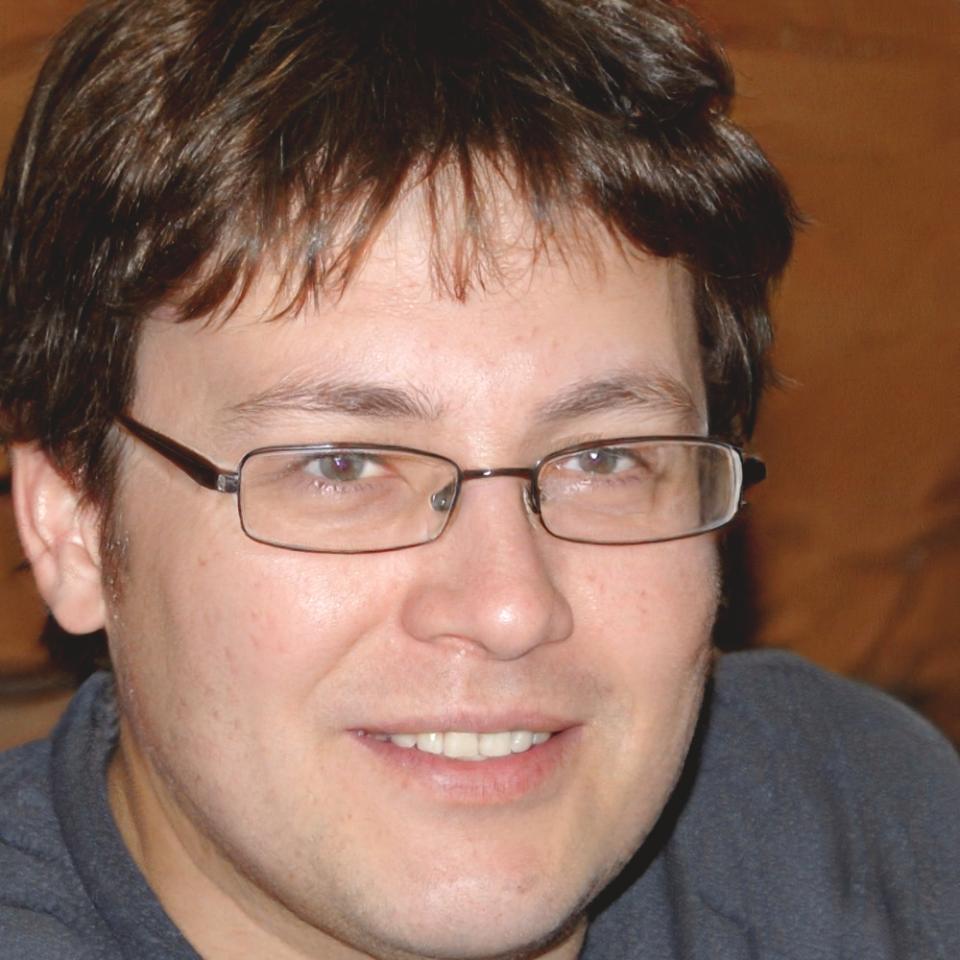 Retrato de Andrzej Kowalczyk, Director de Análisis